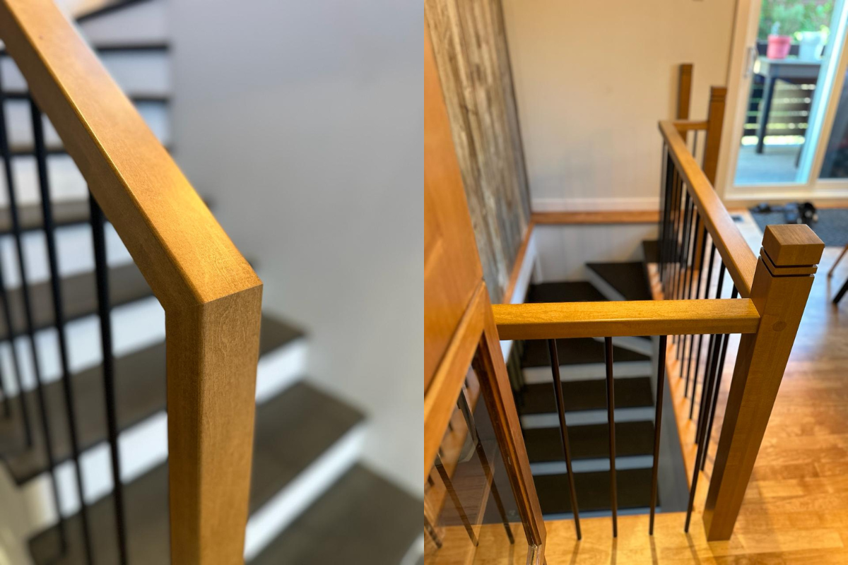 Vue de la rampe en bois d'érable avec garde-corps en acier noir, intégrée dans un escalier intérieur à Montréal.